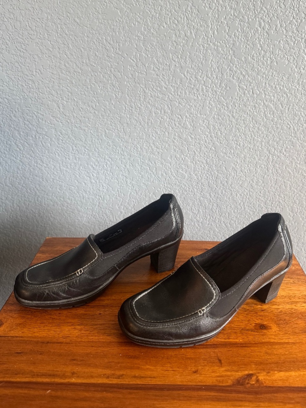 Clarks Bendables Black Leather Block Heels, Womens 9M